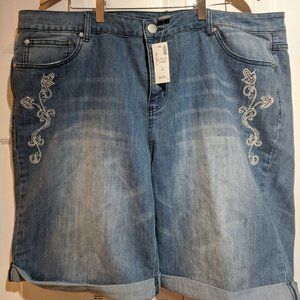 women's Avenue denim shorts - size 24
